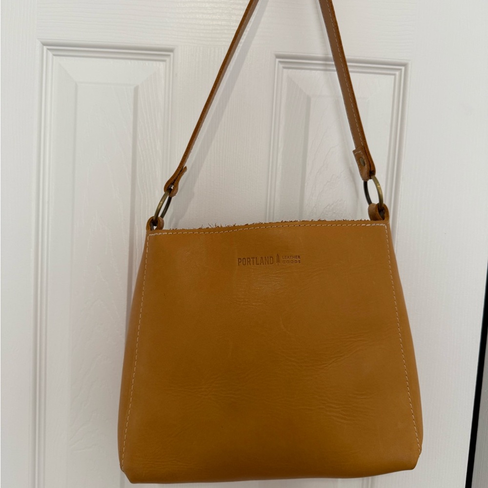 Portland Leather triangle Shoulder Bag in sunflower